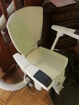 Kurviger Treppenlift TK Model Flow 2 in Köln